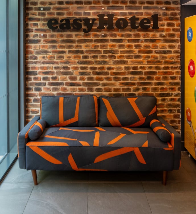 easyJet Sofa 10.jpg