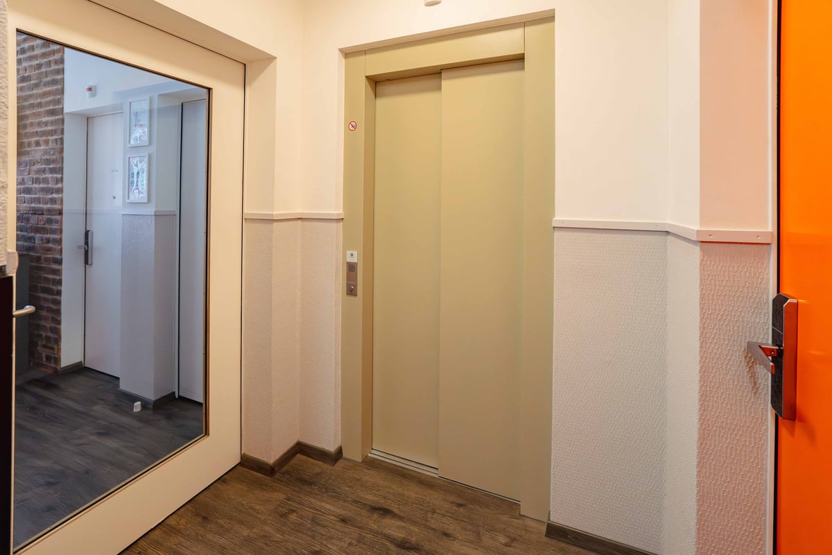 EasyHotel Zurich Limmatplatz hallway with elevator.