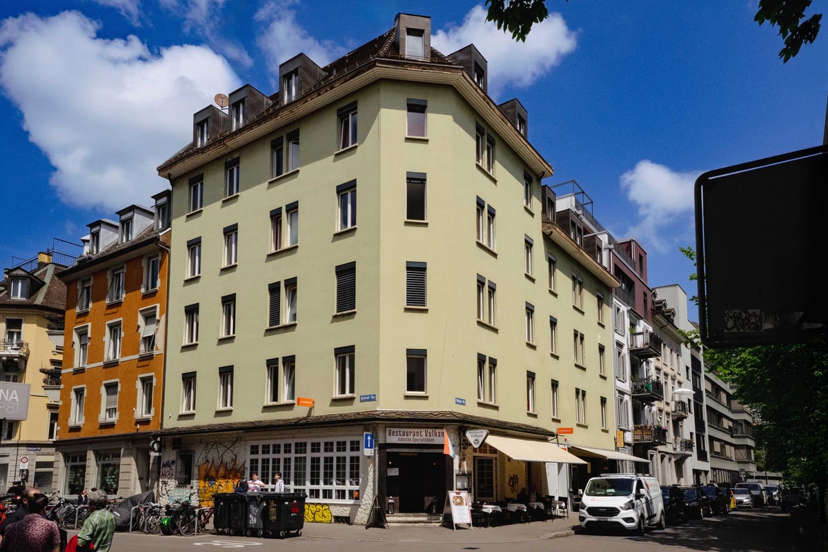 easyHotel Zurich Main Station exterior, a multi-story building with numerous windows under a blue sky with clouds.