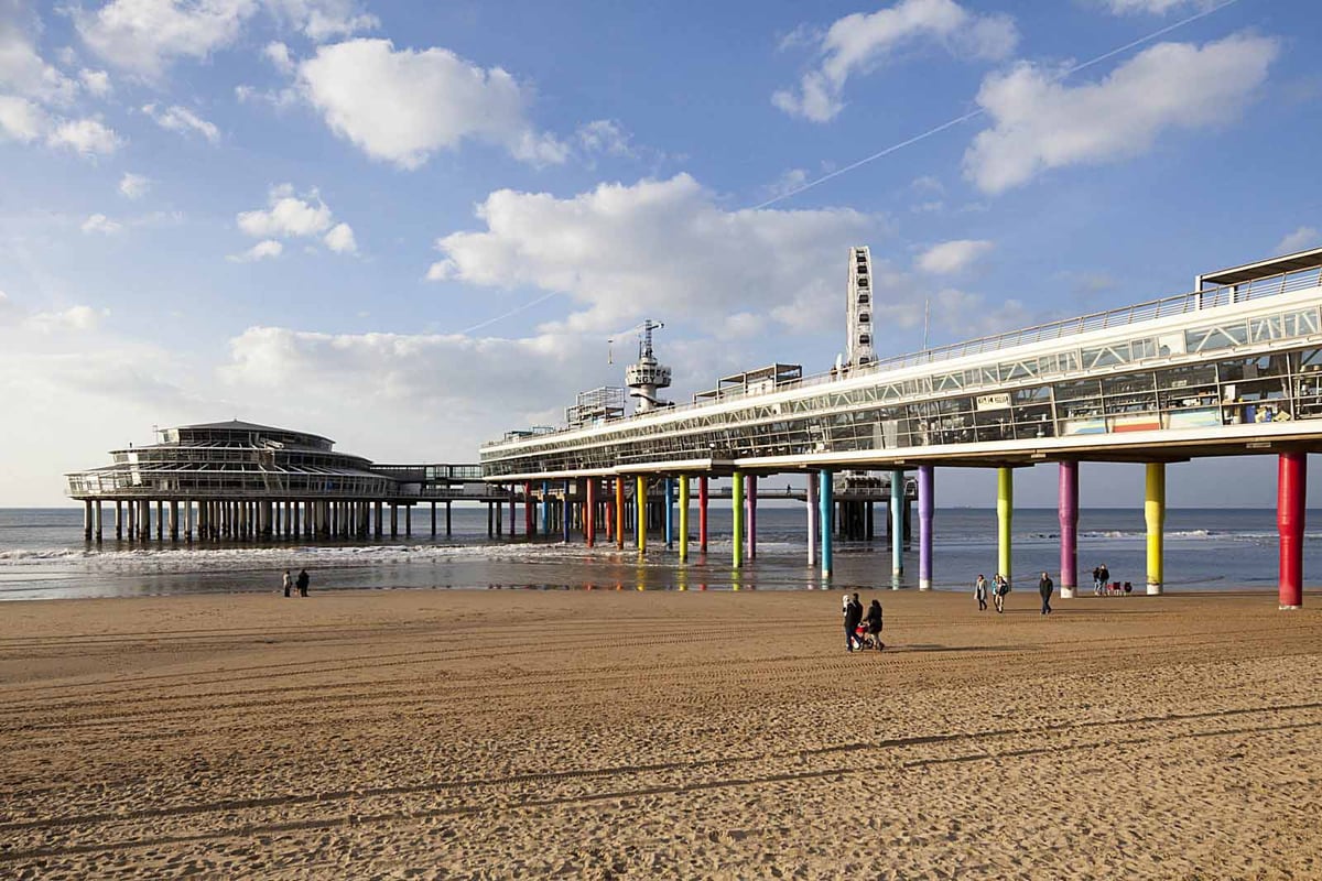 100easyHotel The Hague Scheveningen Beach.jpg