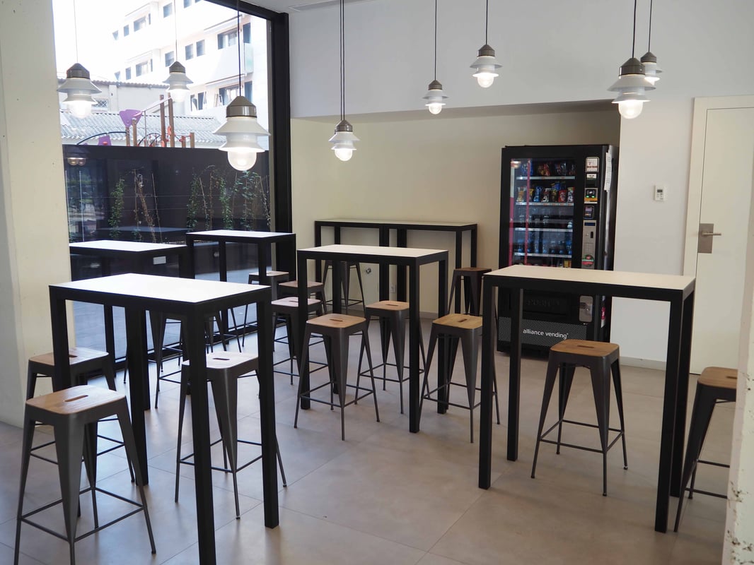 easyHotel Barcelona Fira Reception 5.jpg