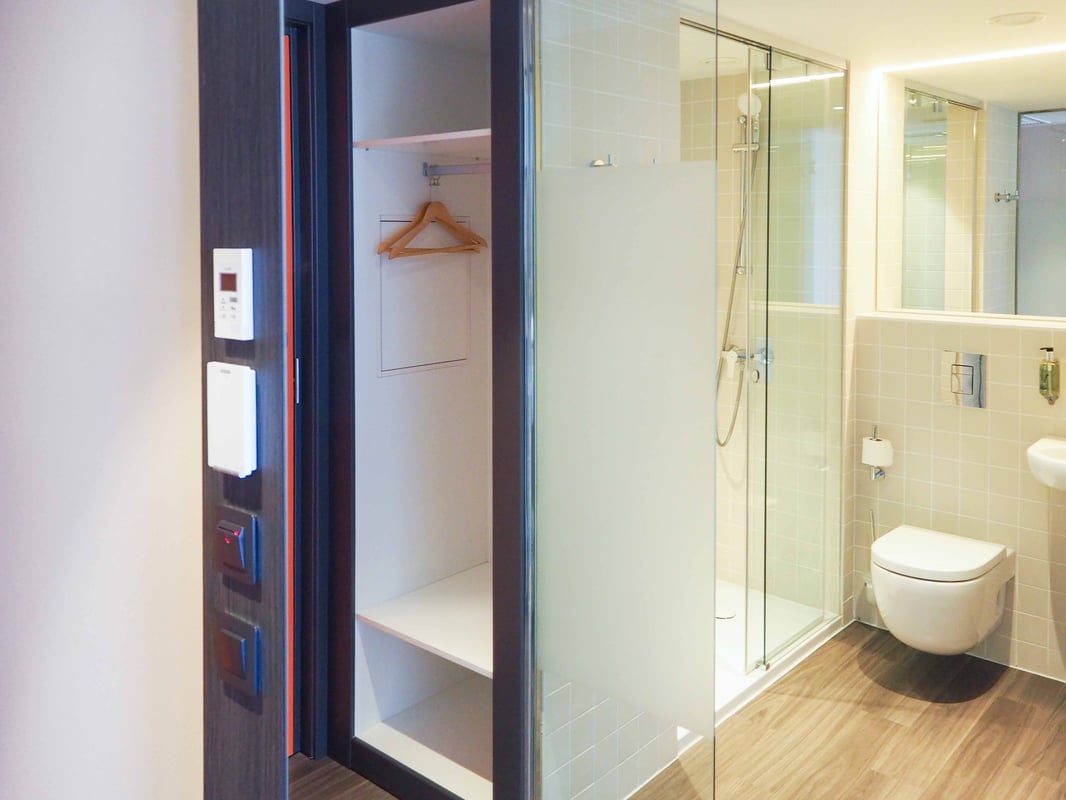 easyHotel Barcelona Fira Superior Double Room 5.jpg