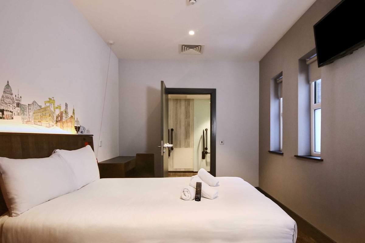 easyHotel Belfast Accessible Double 2.jpg