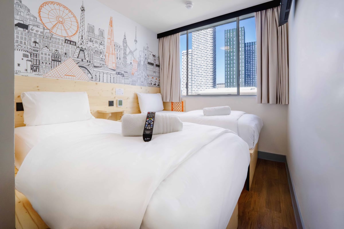 easyHotel London Croydon Twin Room 1.jpg