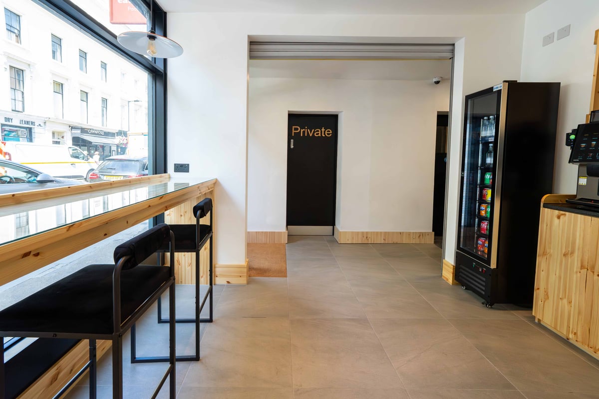 easyHotel London Paddington Reception 2.jpg