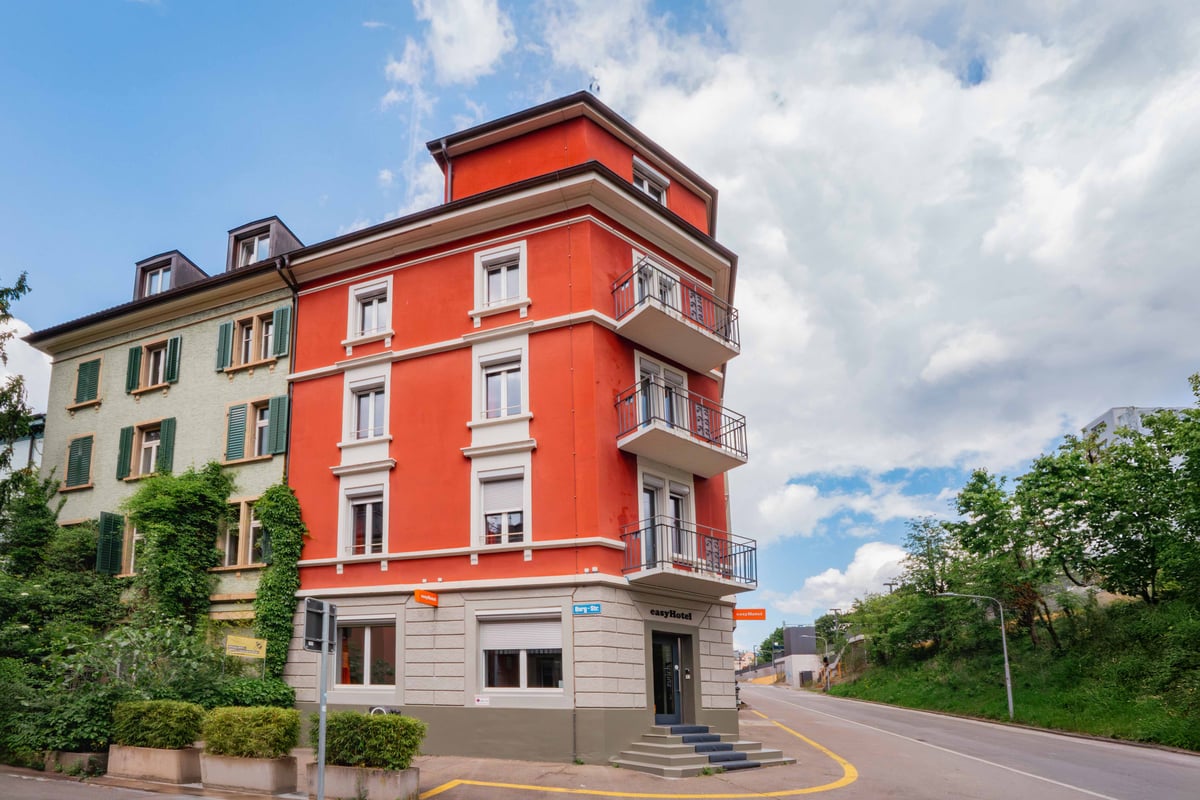 easyHotel Zurich West Exterior 1.jpg