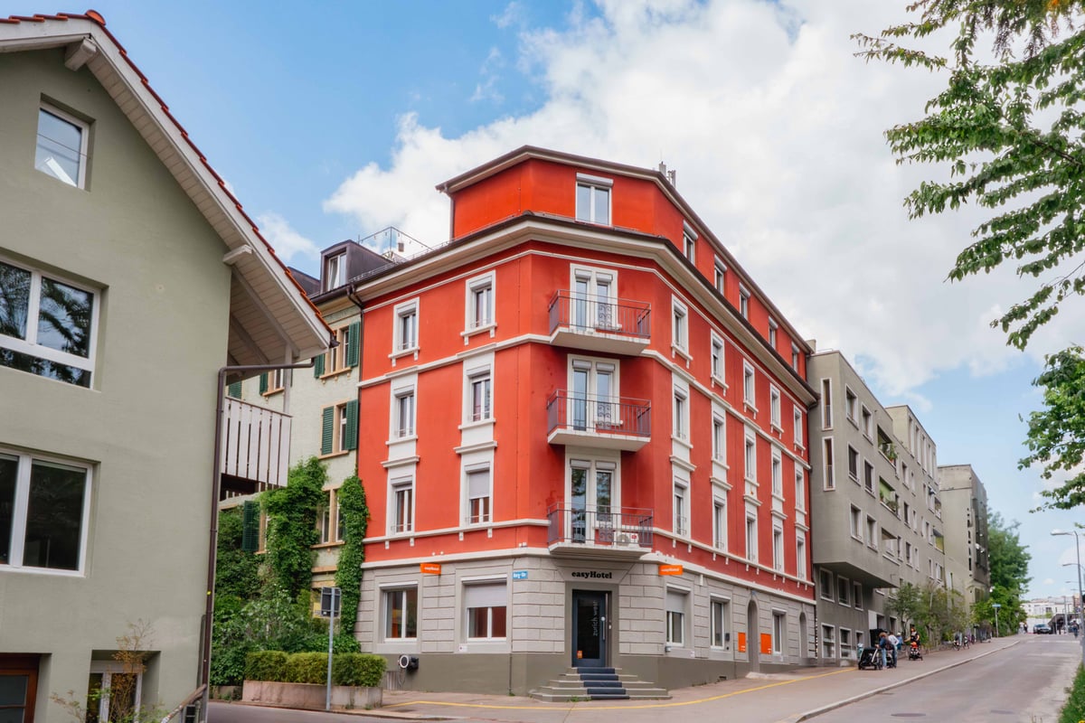 easyHotel Zurich West Exterior 2.jpg