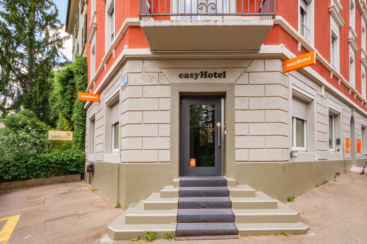 easyHotel Zurich West Exterior 3.jpg