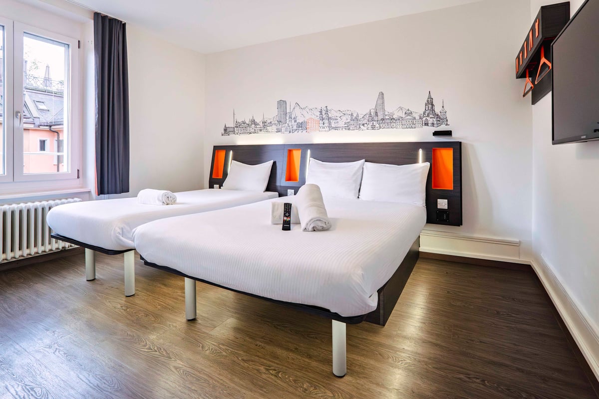 easyHotel Zurich West Family Triple 1.jpg