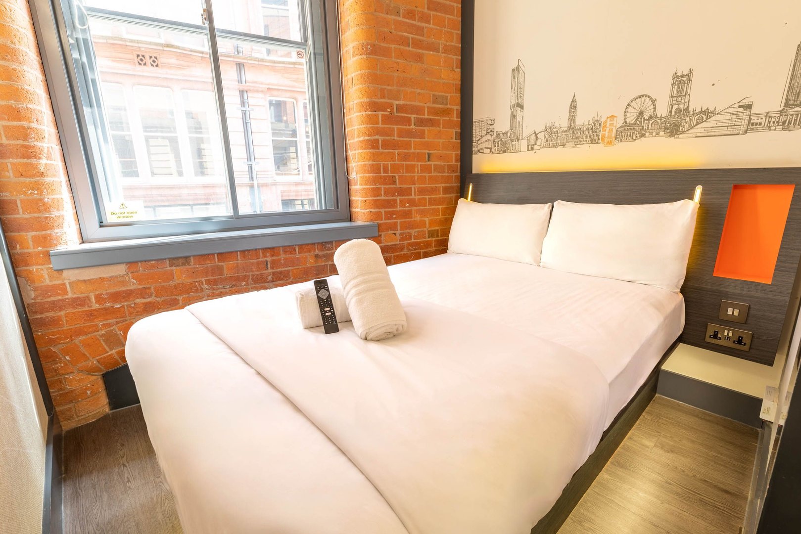 THE 10 CLOSEST Hotels to Long Legs, Manchester