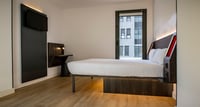 Doppelzimmer mit Fenster