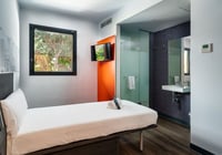 Single Room with Window
