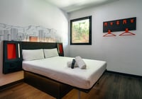 Queen Wheelchair Accessible Double Room with window