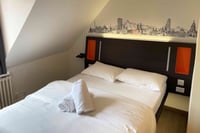 DOPPELZIMMER MIT FENSTER