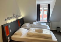 ZWEIBETTZIMMER MIT FENSTER