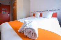 Doppelzimmer mit Fenster