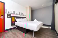 Chambre double accessible avec fenêtre