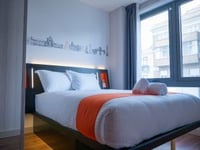 Habitación doble con ventana