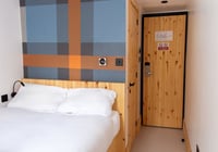 PETITE CHAMBRE DOUBLE AVEC FENÊTRE