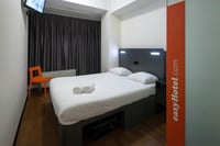 Doppelzimmer mit Fenster