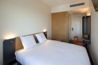 Doppelzimmer mit Fenster